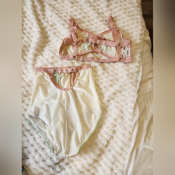 Solstice Intimates Color Block Set - Picture 2 of 5